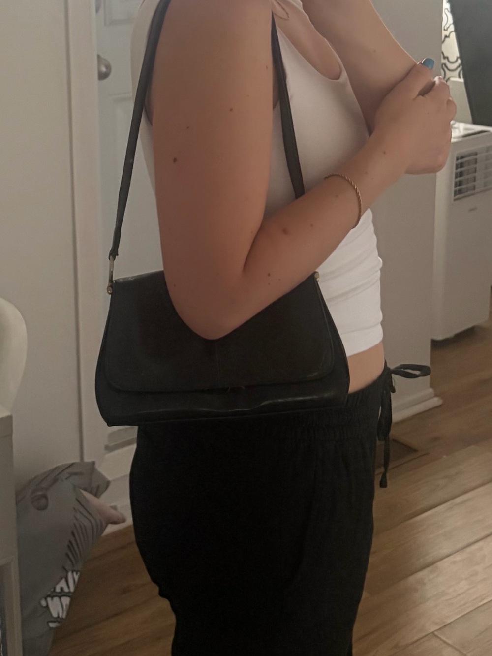 Classic Black Shoulder Bag – Sleek Everyday Purse